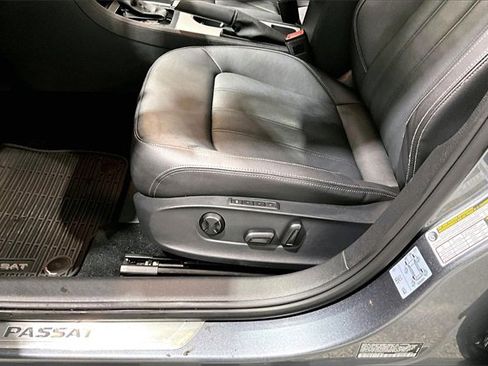 Used 2020 Volkswagen Passat 2.0T SEL image 19