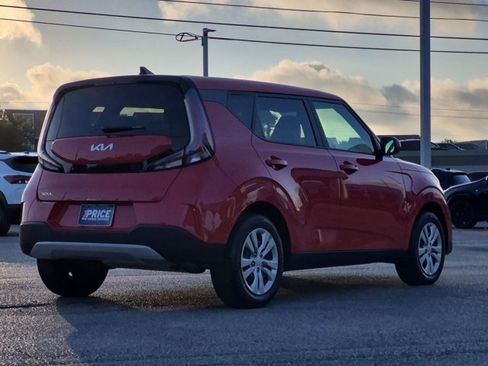 Used 2025 Kia Soul LX FWD image 5