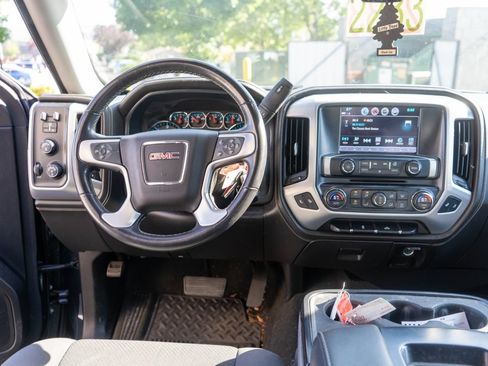 Used 2018 GMC Sierra 1500 SLE w/ SLE Value Package AWD/4WD image 14