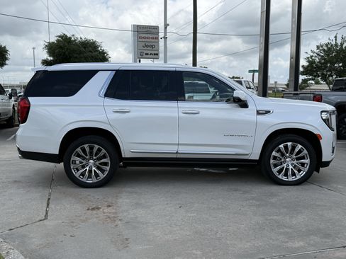 Used 2021 GMC Yukon Denali w/ Denali Premium Package RWD image 3