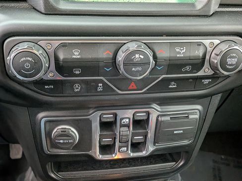 Used 2022 Jeep Gladiator Sport image 30