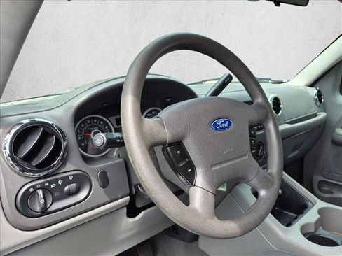 Used 2006 Ford Expedition XLT RWD image 9