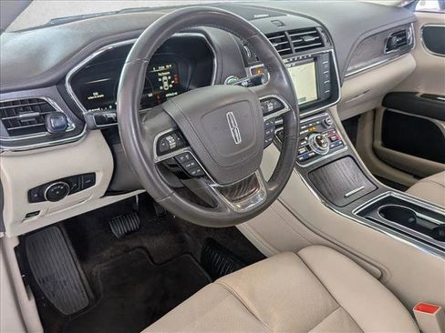 Used 2018 Lincoln Continental Select image 10