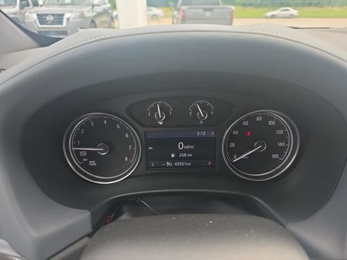 Used 2023 Buick Enclave Essence w/ Experience Buick Package FWD image 12