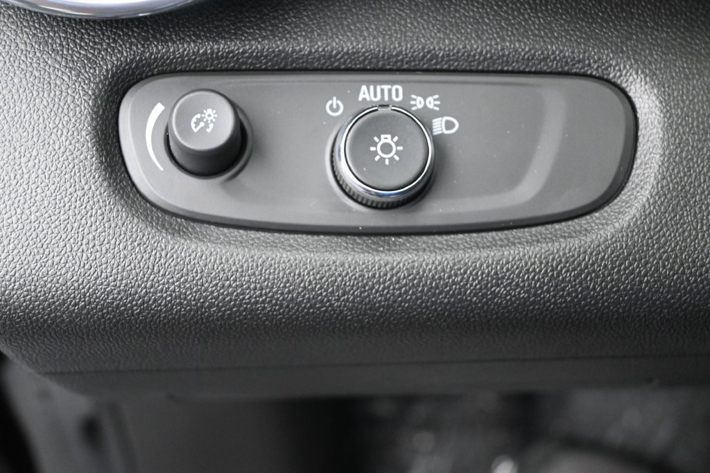 Certified 2026 Chevrolet Trax LT FWD image 17