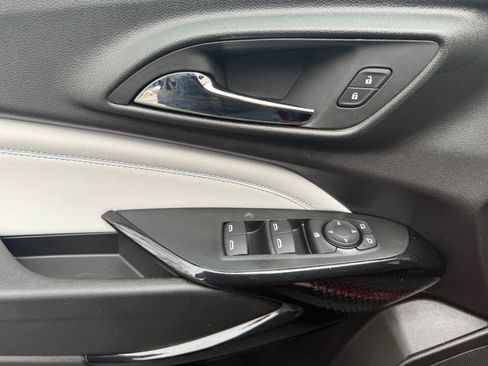 Used 2025 Chevrolet Trax LT w/ LT Convenience Package image 12