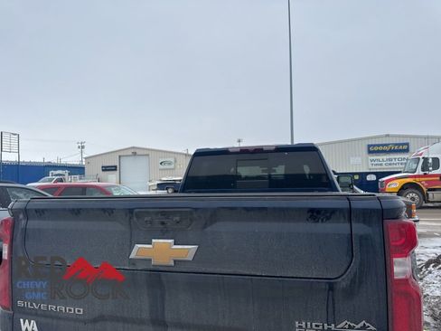 Used 2022 Chevrolet Silverado 3500 High Country image 12