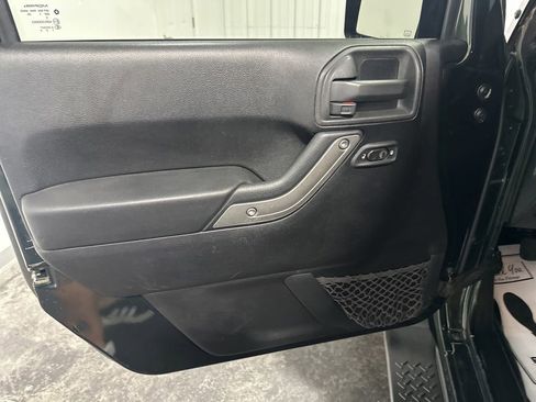 Used 2012 Jeep Wrangler Unlimited Sport AWD/4WD image 9