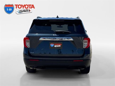 Used 2024 Ford Explorer XLT image 4