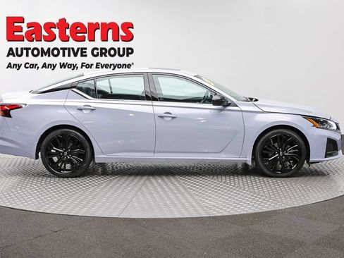 Used 2023 Nissan Altima 2.5 SR w/ SR Premium Package FWD image 4