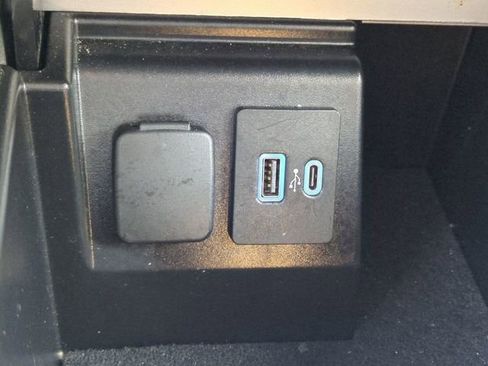 Certified 2023 Ford Explorer 2WD image 21