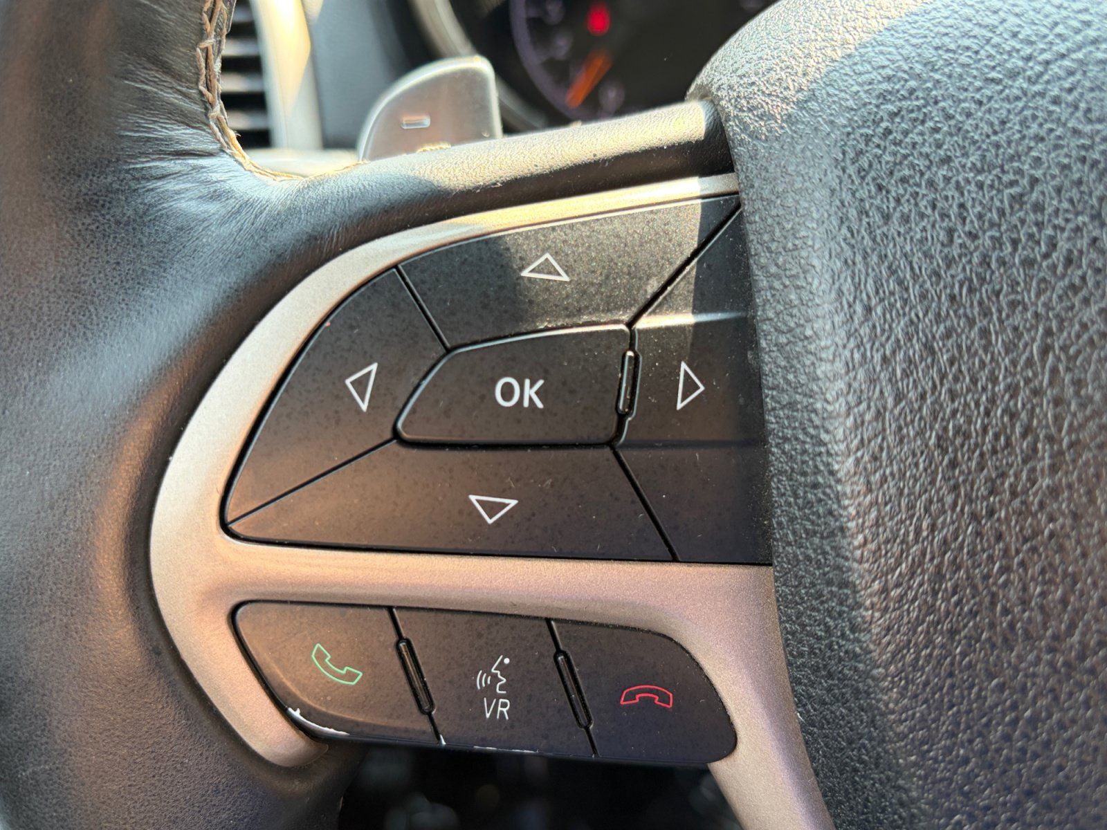 Used 2014 Jeep Grand Cherokee Overland AWD/4WD image 20
