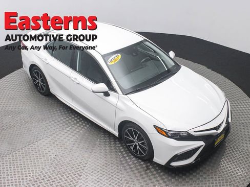 Used 2024 Toyota Camry SE AWD/4WD image 3