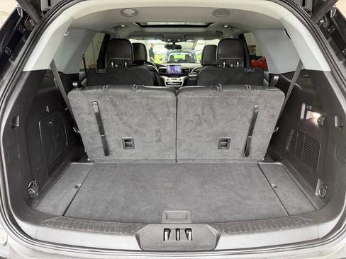 Used 2020 Ford Explorer XLT w/ Equipment Group 202A AWD/4WD image 30