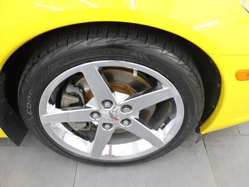 Used 2007 Chevrolet Corvette Coupe w/ Preferred Equipment Group RWD image 3