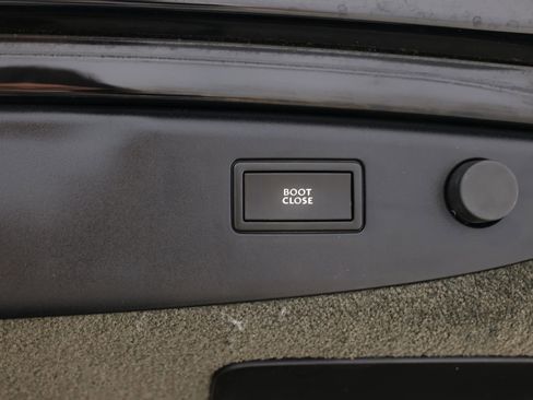 Used 2015 Bentley Flying Spur V8 image 41