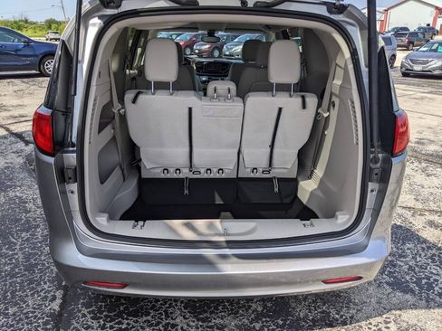 Used 2017 Chrysler Pacifica Touring FWD image 21