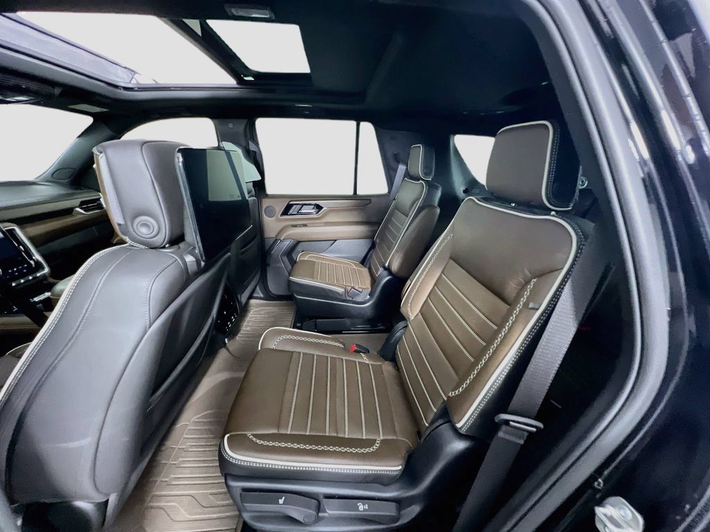 Certified 2025 GMC Yukon Denali Ultimate w/ LPO, Floor Liner Package AWD/4WD image 26