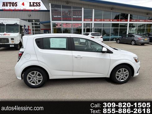 Used 2017 Chevrolet Sonic LT FWD image 1