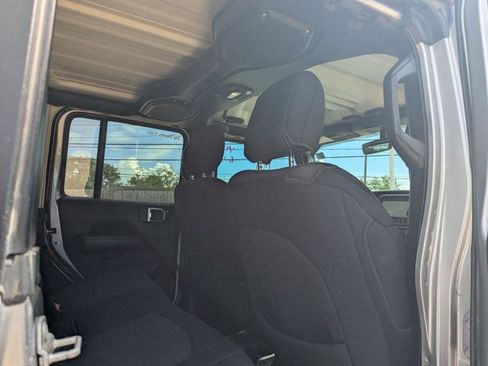 Used 2018 Jeep Wrangler Unlimited Sahara AWD/4WD image 14