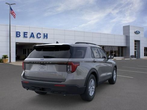 New 2026 Ford Explorer Active RWD image 8