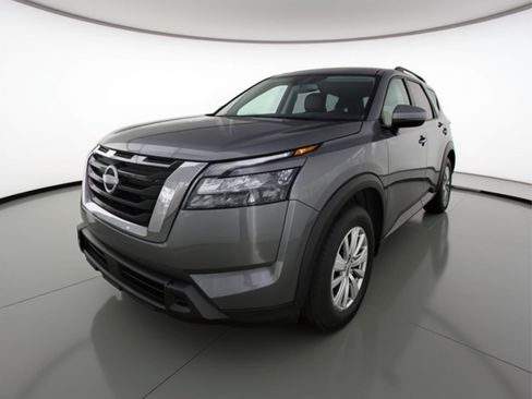 Used 2025 Nissan Pathfinder SV FWD image 3