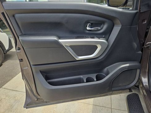 Used 2017 Nissan Titan SV AWD/4WD image 12