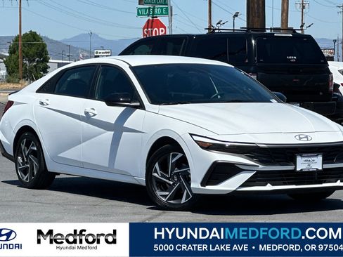 Certified 2025 Hyundai Elantra SEL w/ Cargo Package FWD image 1
