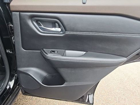 Used 2023 Nissan Rogue SV w/ SV Premium B Package image 30