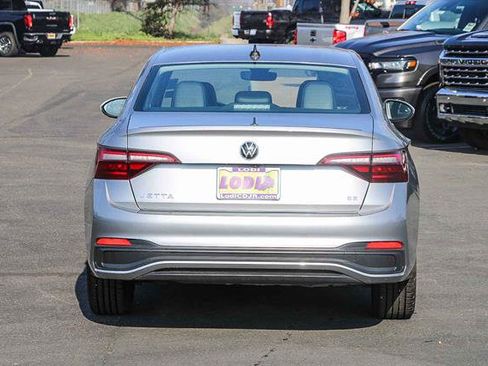 Used 2024 Volkswagen Jetta SE image 3