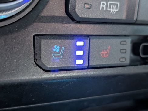 Used 2019 Ford F150 Lariat w/ Equipment Group 502A Luxury AWD/4WD image 29