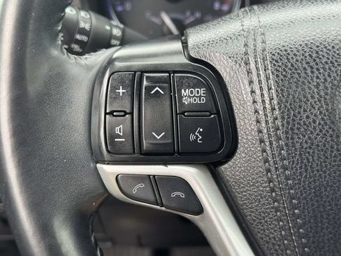 Used 2019 Toyota Highlander XLE AWD/4WD image 21