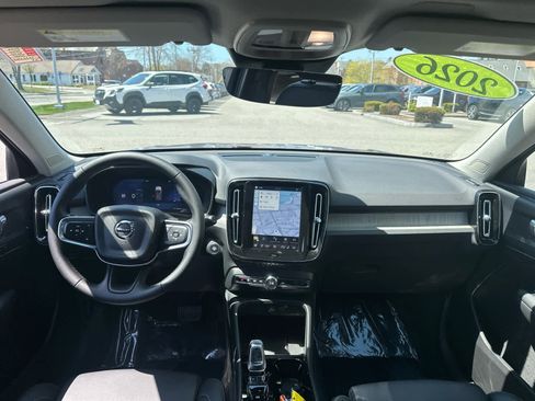 Used 2026 Volvo XC40 B5 Plus AWD/4WD image 22