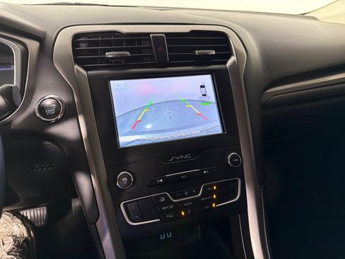 Used 2020 Ford Fusion SE FWD image 16