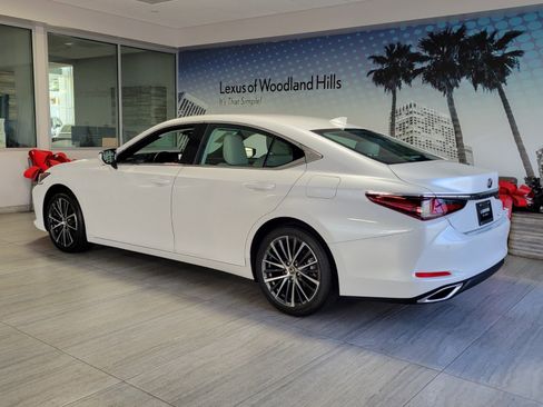 Certified 2024 Lexus ES 350 w/ Premium Package image 3
