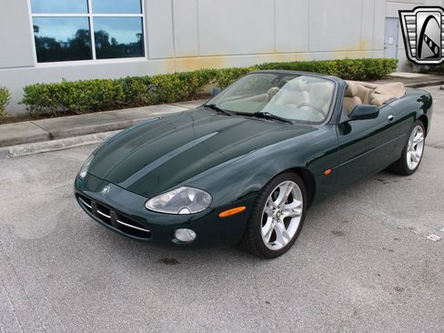 Used 2003 Jaguar XK8 Convertible image 23