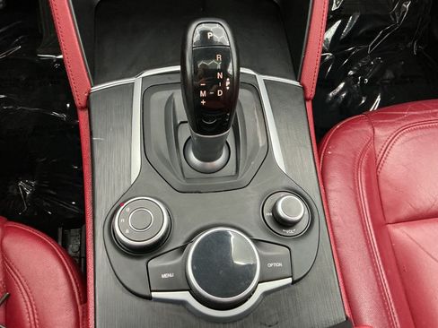 Used 2018 Alfa Romeo Stelvio AWD image 39