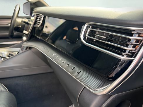 Used 2022 Jeep Grand Wagoneer Series II AWD/4WD image 37