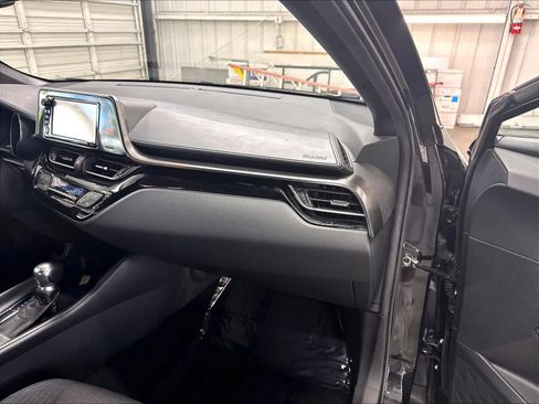 Used 2018 Toyota C-HR XLE FWD image 25