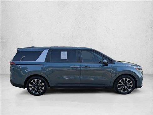 Used 2024 Kia Carnival EX FWD image 4
