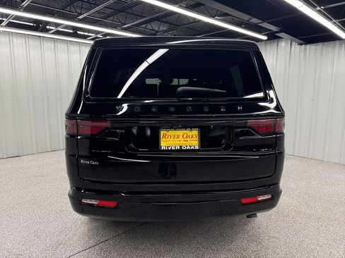 Used 2025 Jeep Wagoneer Series II w/ Convenience Group I AWD/4WD image 5
