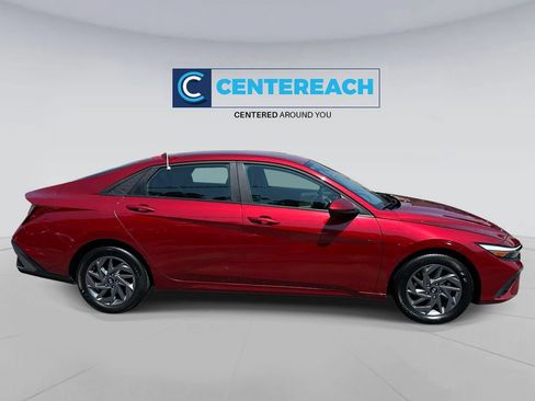 Used 2024 Hyundai Elantra SEL FWD image 4