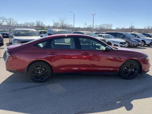 Certified 2025 Honda Accord SE image 4