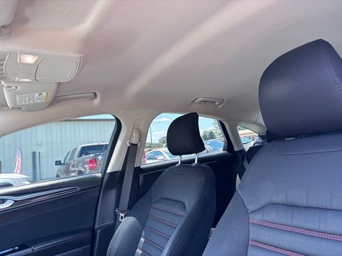 Used 2016 Ford Fusion SE FWD image 12