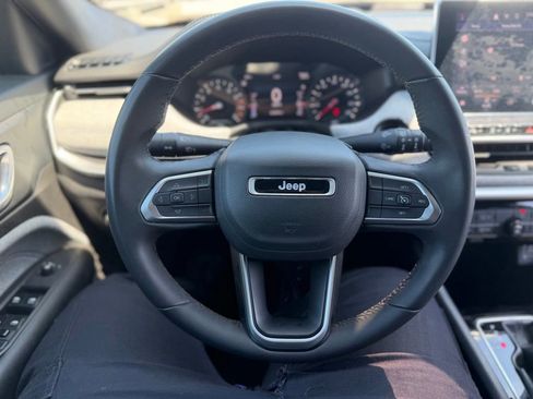 Used 2024 Jeep Compass Latitude AWD/4WD image 6