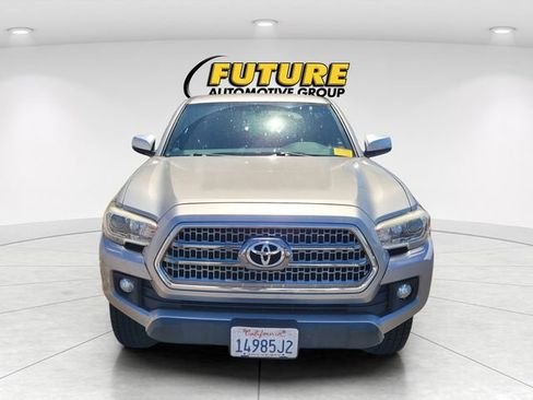 Used 2017 Toyota Tacoma TRD Off-Road w/ Tow Package AWD/4WD image 2