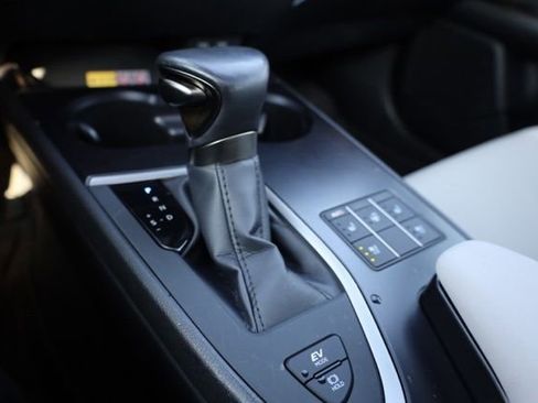 Used 2024 Lexus UX 250h F Sport image 29