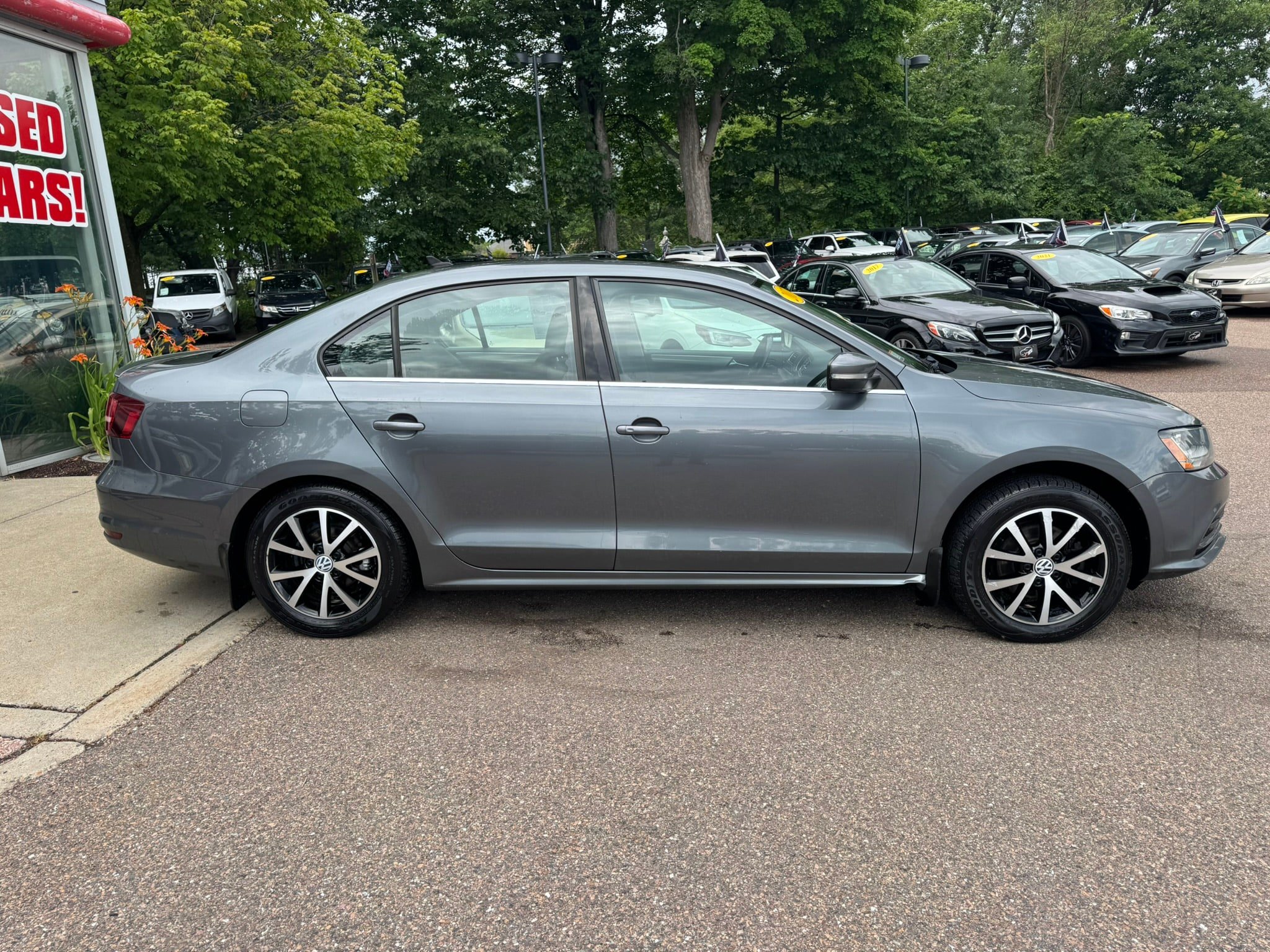 Used 2017 Volkswagen Jetta SE FWD image 8