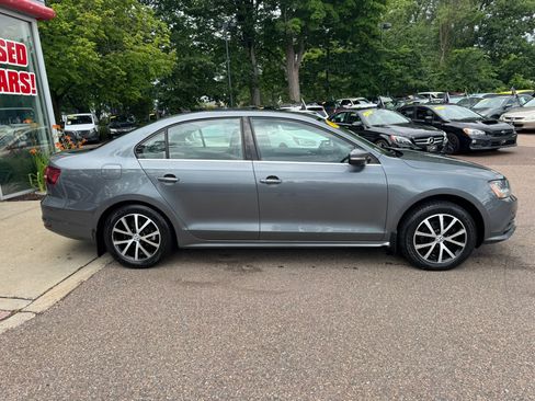 Used 2017 Volkswagen Jetta SE FWD image 8