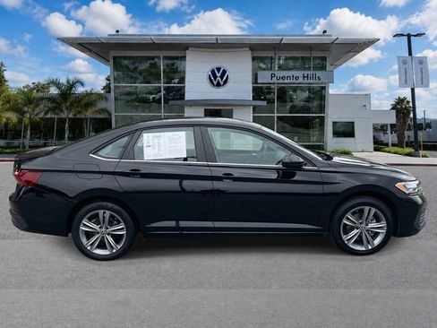 Used 2023 Volkswagen Jetta SE FWD image 3